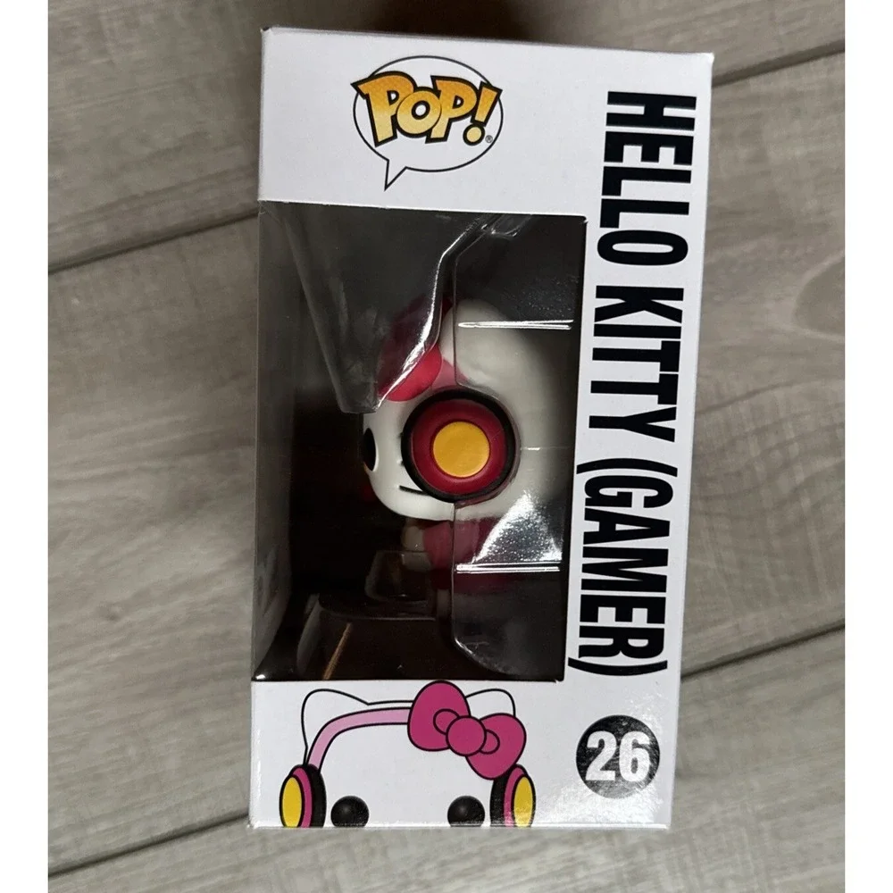 NEW Vaulted‎ Funko POP! Hello Kitty Gamer #26 GameStop Exclusive with Protector